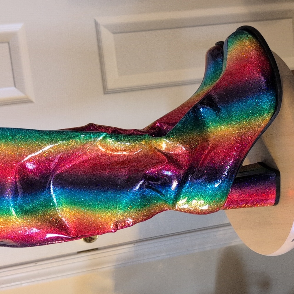 Boots - Picture 3 of 6